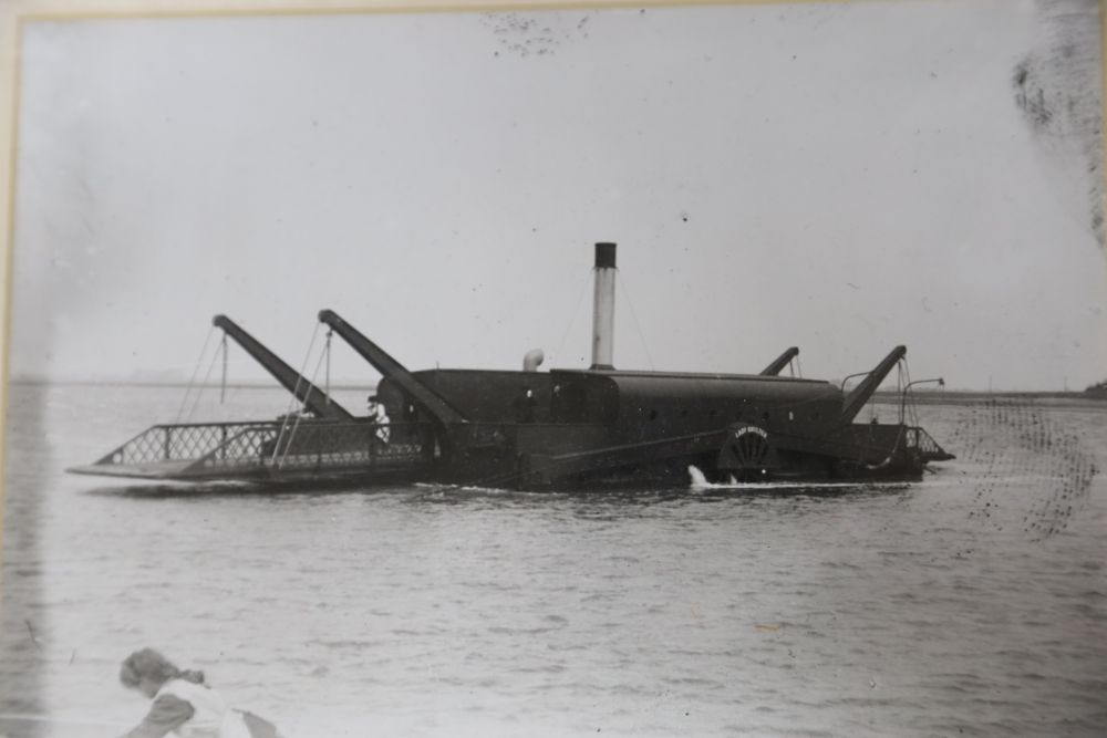 A large quantity of glass negative plates